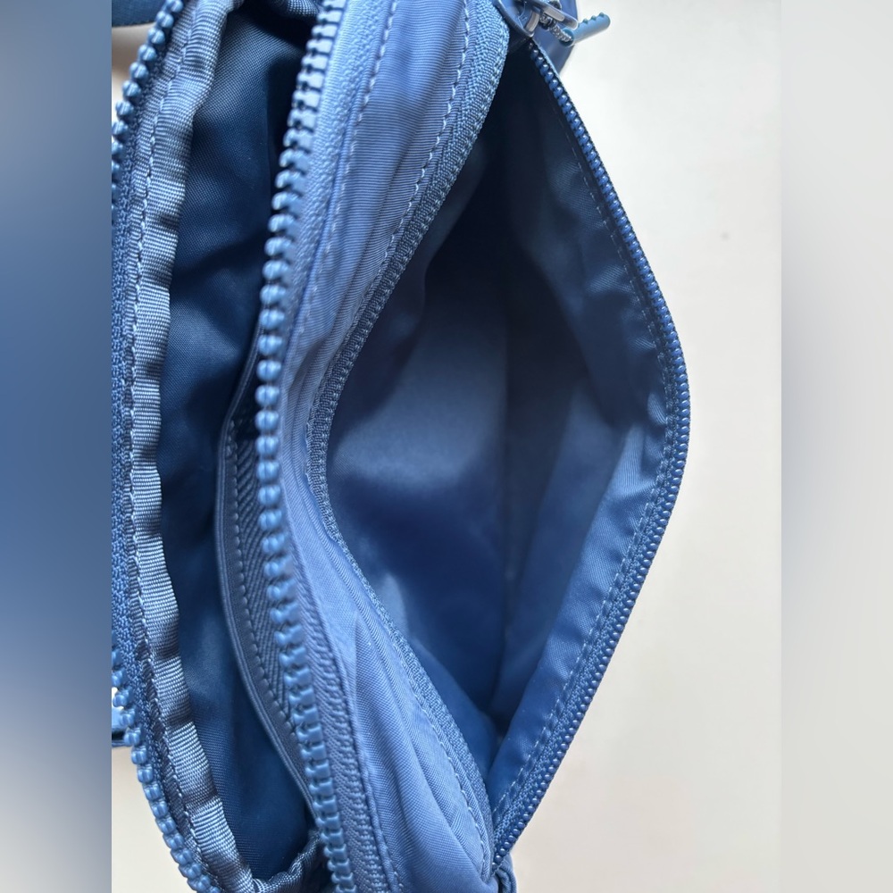 Lululemon Everywhere Belt Bag 2L - Picture 5 of 7